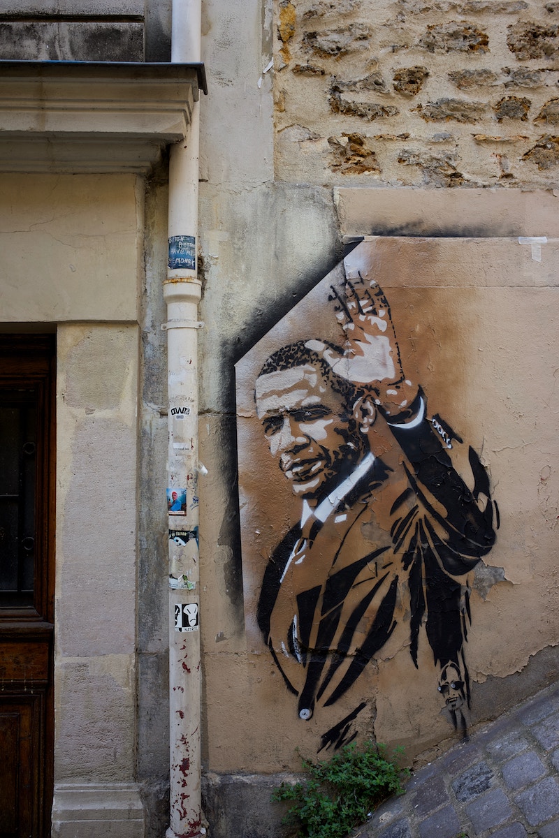 globedge-travel-paris-montmartre-street-art-obama