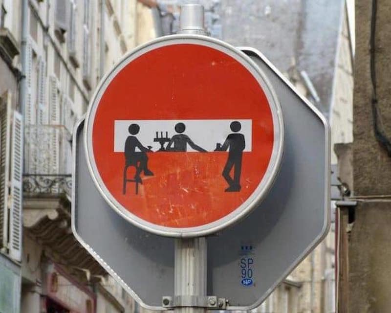 globedge-travel-paris-montmartre-street-art-road-sign