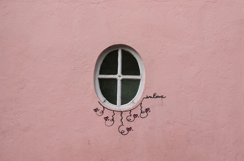 globedge-travel-paris-montmartre-street-art-window-birds