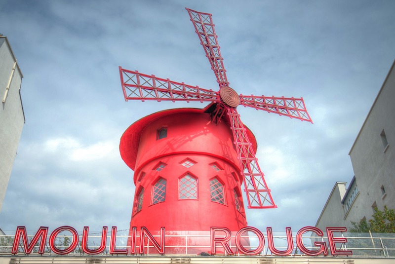 globedge-travel-paris-moulin-rouge-windmill-day