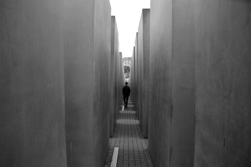 globedge-travel-berlin-holocaust-memorial-inside