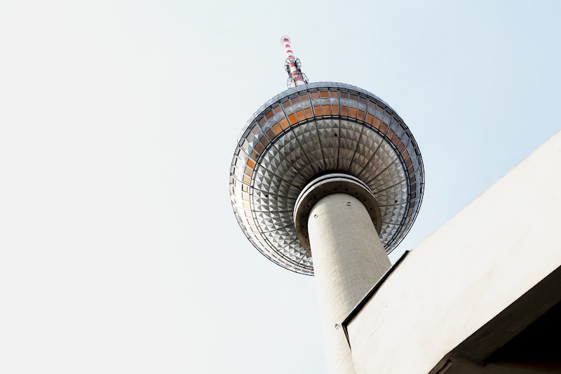 globedge-travel-berlin-television-tower-fernsehturm-from-below