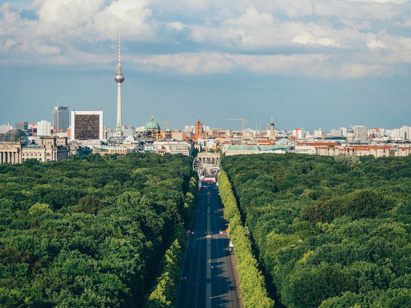 globedge-travel-berlin-television-tower-fernsehturm-huge