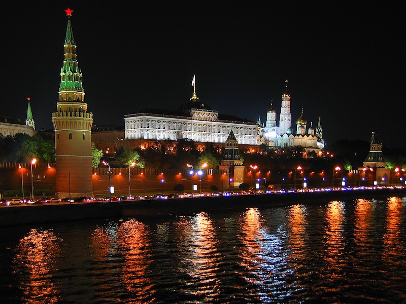 globedge-travel-moscow-kremlin-night