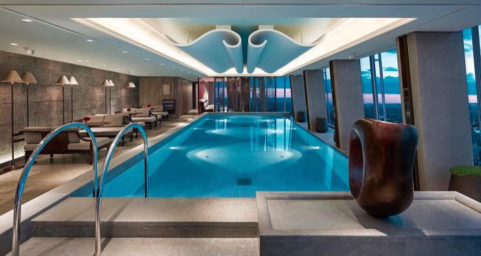 london-best-hotels-shangri-la-shard-pool-with-view