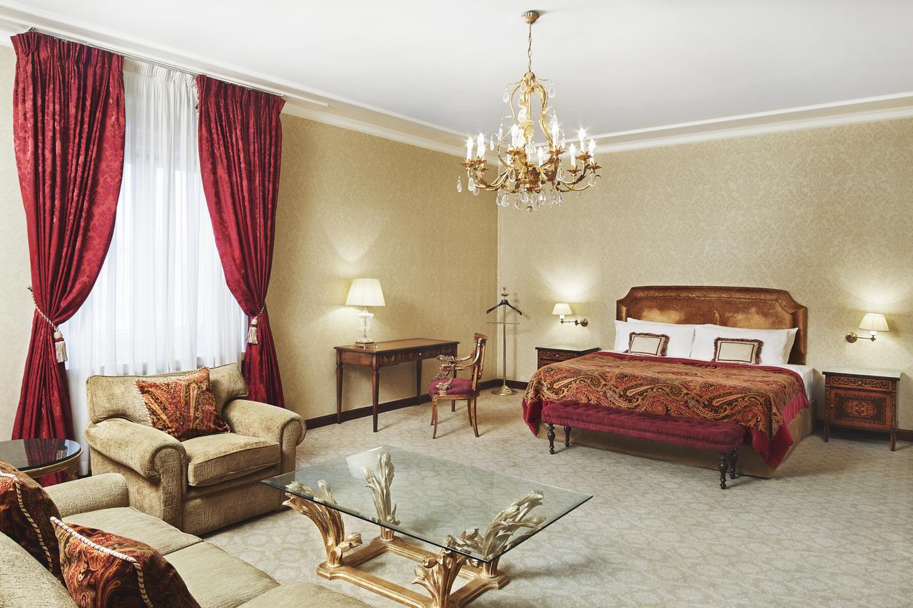 globedge-travel-bulgaria-best-hotels-sofia-hotel-balkan-bedroom