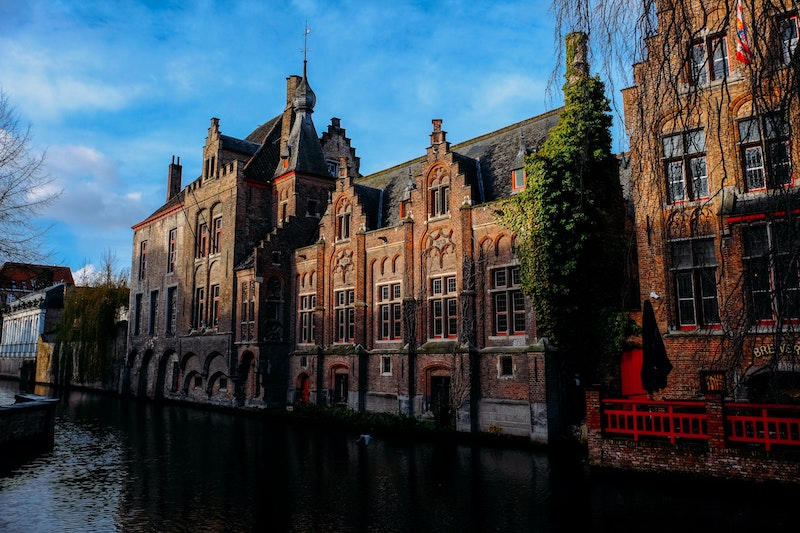 globedge-travel-bruges-canals