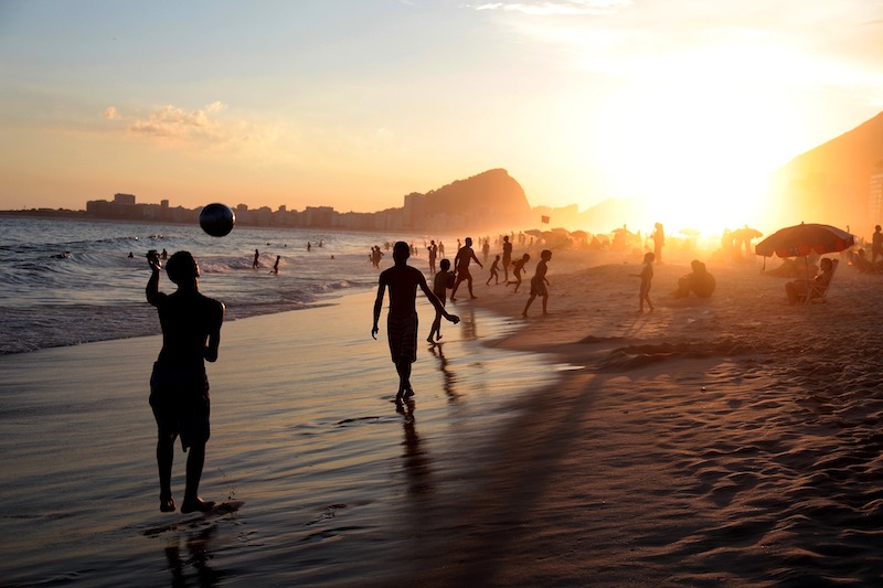 globedge-travel-brazil-rio-de-janeiro-copacabana-sunset