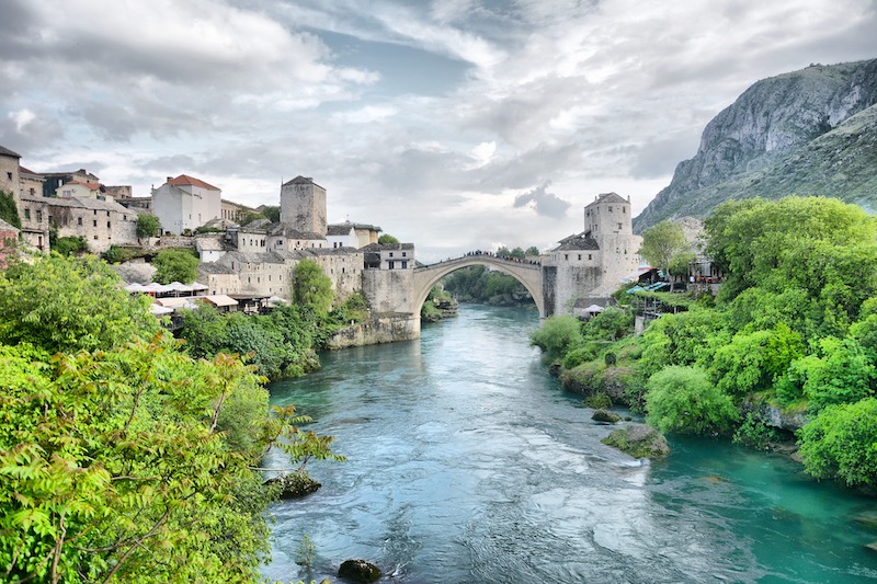 globedge-travel-bosnia-herzegovina-mostar-old-bridge-water