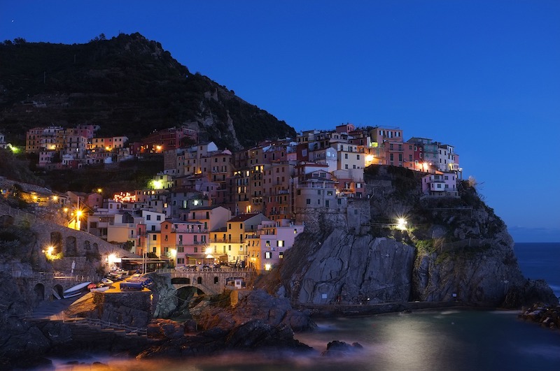 globedge-travel-italy-cinque-terre-night-lights