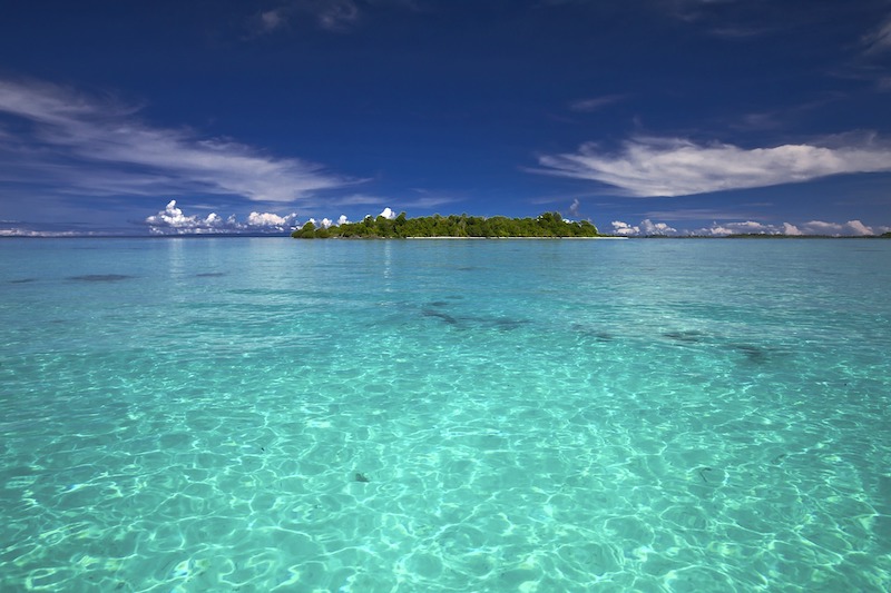 globedge-travel-indonesia-beautiful-blue-water